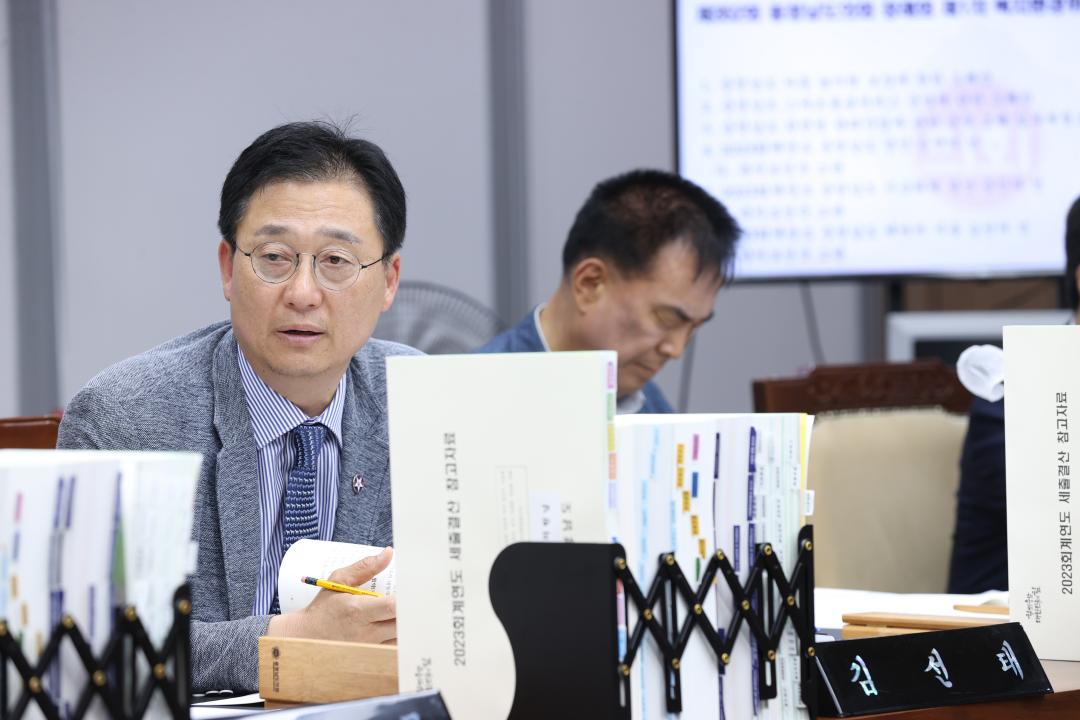 '제351회 정례회 제1차 복지환경위원회' 게시글의 사진(11) '240611_제351회 정례회 복지환경위원회 (1차) (3).JPG'