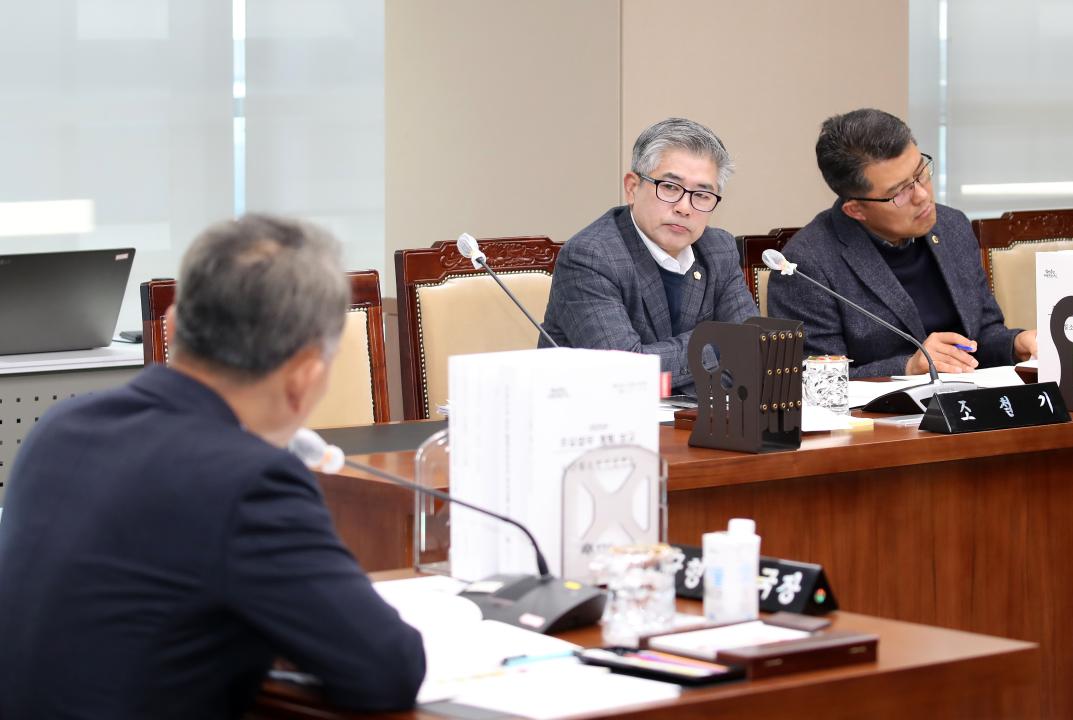'제357회 임시회 제3차 건설소방위원회' 게시글의 사진(34) '250207_제357회 임시회 제3차 건설소방위원회_49.JPG'