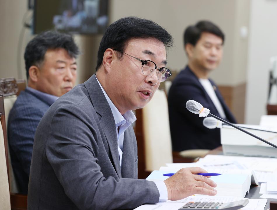 '제351회 정례회 제1차 행정문화위원회' 게시글의 사진(17) '240611_제351회 정례회 행정문화위원회 (1차) (15).JPG'