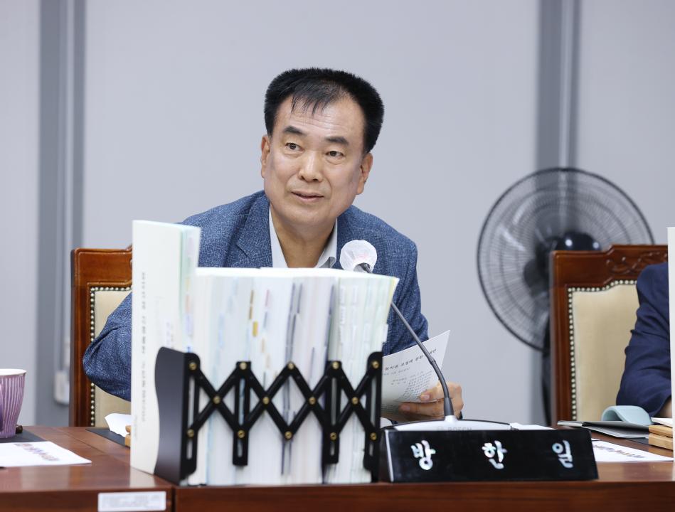 '제351회 정례회 제1차 복지환경위원회' 게시글의 사진(8) '240611_제351회 정례회 복지환경위원회 (1차) (7).JPG'