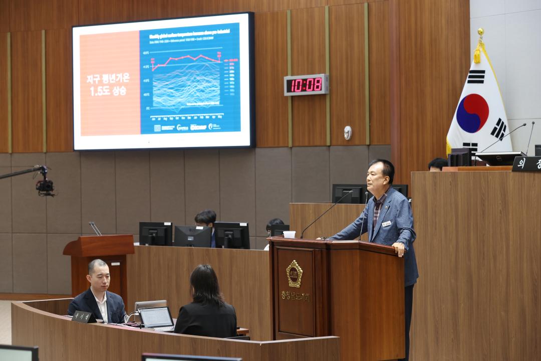 '제355회 임시회 제2차 본회의 방한일 의원 도정 교육행정 질문' 게시글의 사진(9) '240828_제355회 임시회 제2차 본회의 (7).JPG'