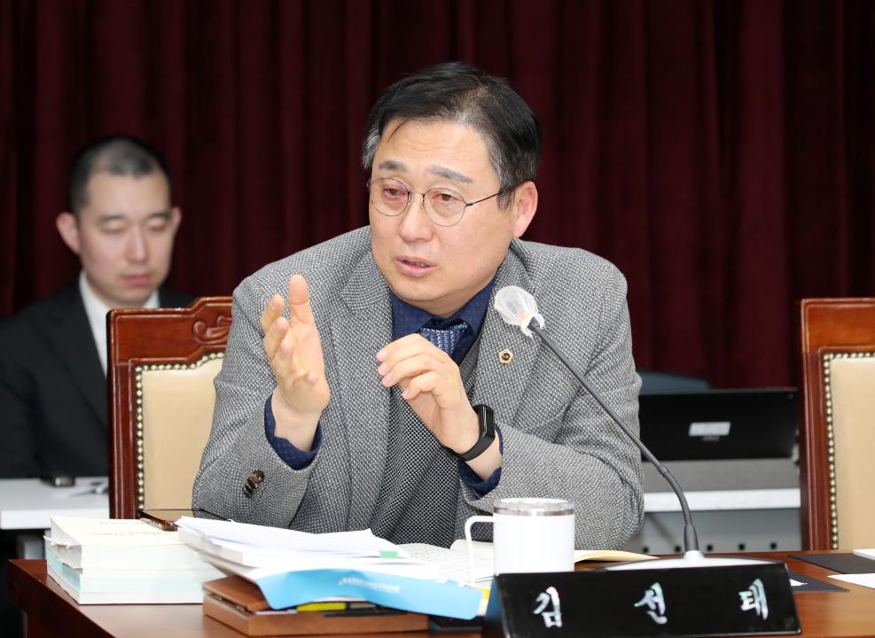 '제357회 임시회 제1차 교육위원회' 게시글의 사진(24) '250206_제357회 임시회 제1차 교육위원회_35.JPG'