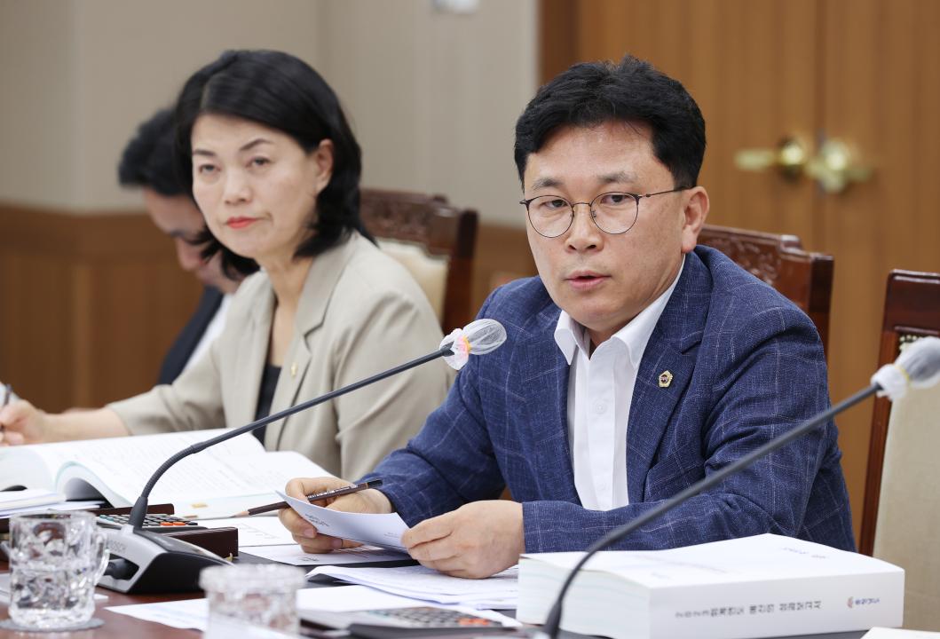 '제351회 정례회 제1차 행정문화위원회' 게시글의 사진(14) '240611_제351회 정례회 행정문화위원회 (1차) (9).JPG'