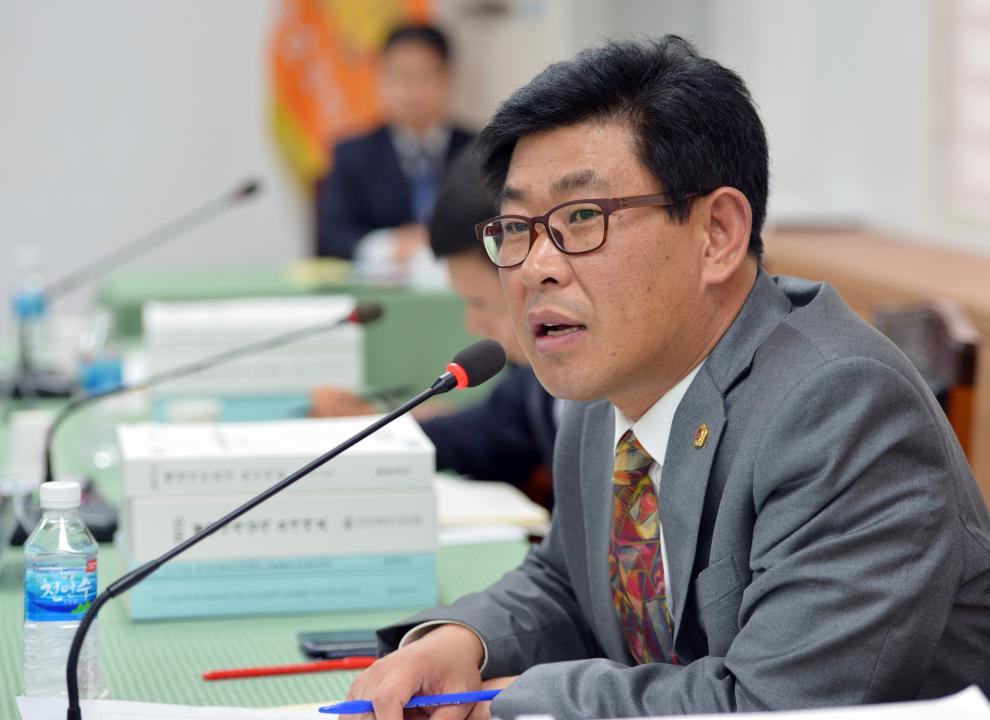 '제283회 정례회 안전건설해양소방위 행정사무감사' 게시글의 사진(6) '151106_안건해소위행감-충청소방학교-오인철의원3.jpg'