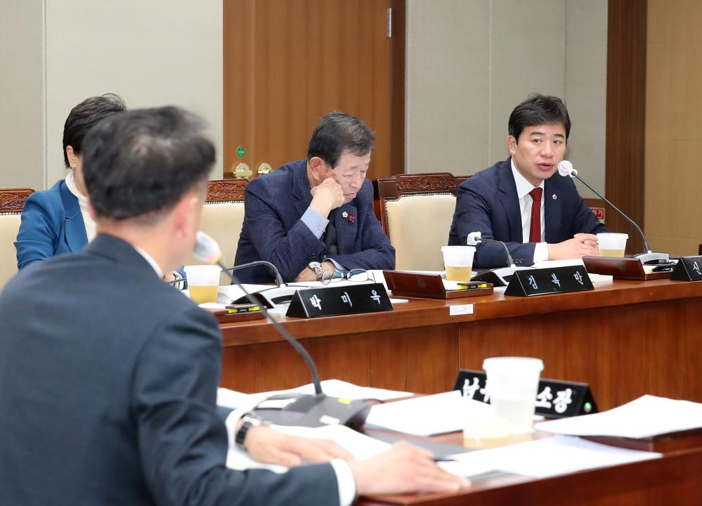 '제357회 임시회 제2차 농수산해양위원회' 게시글의 사진(17) '250206_제357회 임시회 제2차 농수산해양위원회_20.JPG'
