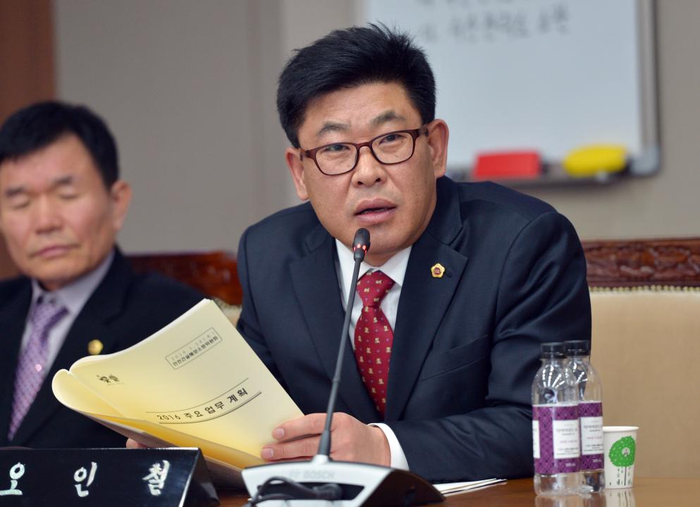 '제284회 임시회 안전건설해양소방위원회' 게시글의 사진(5) '160128_제284회임시회-안건해소위-오인철의원2.jpg'