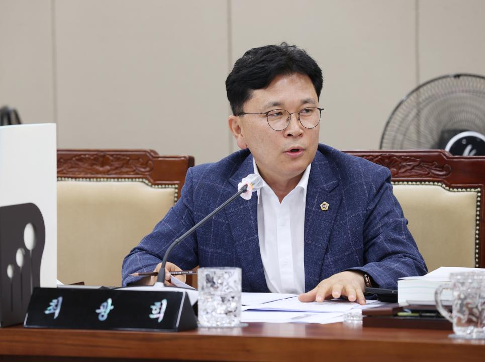 '제351회 정례회 제1차 행정문화위원회' 게시글의 사진(13) '240611_제351회 정례회 행정문화위원회 (1차) (12).JPG'
