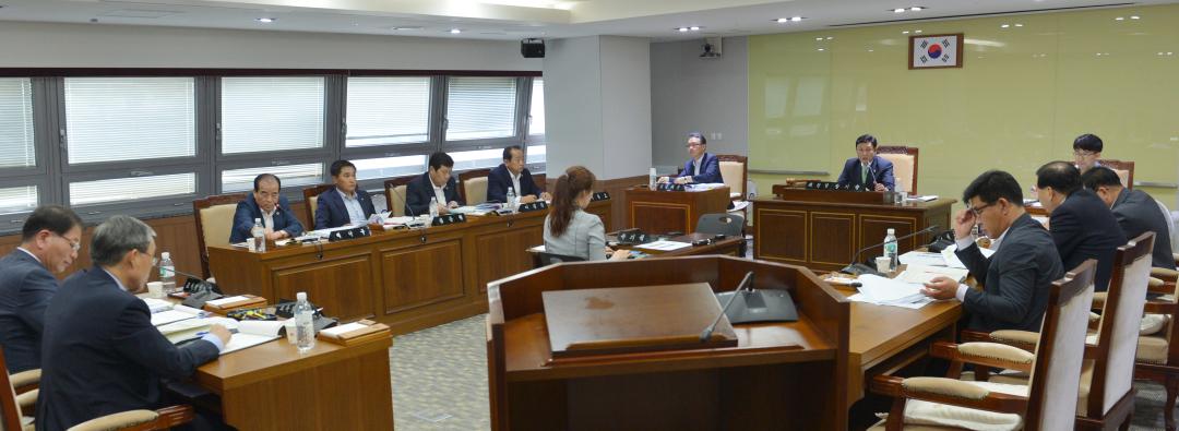 '제289회임시회 교육위(제2차)' 게시글의 사진(2) '160718_제289회임시회-교육위원회2.jpg'