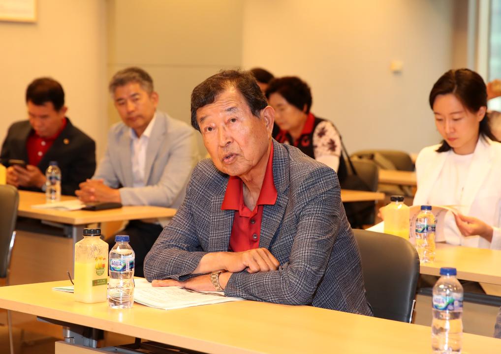 '충청남도의회 대표단 인도네시아 KOTRA 자카르타 지사 및 도 해외통상사무소 방문' 게시글의 사진(17) '240522_충남도의회 의장단 인도네시아 1일차_590.JPG'