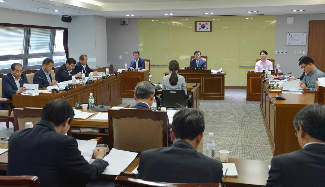 '제289회 임시회 교육위원회(제1차)' 게시글의 사진(4) '160713_제289회임시회-교육위4.jpg'
