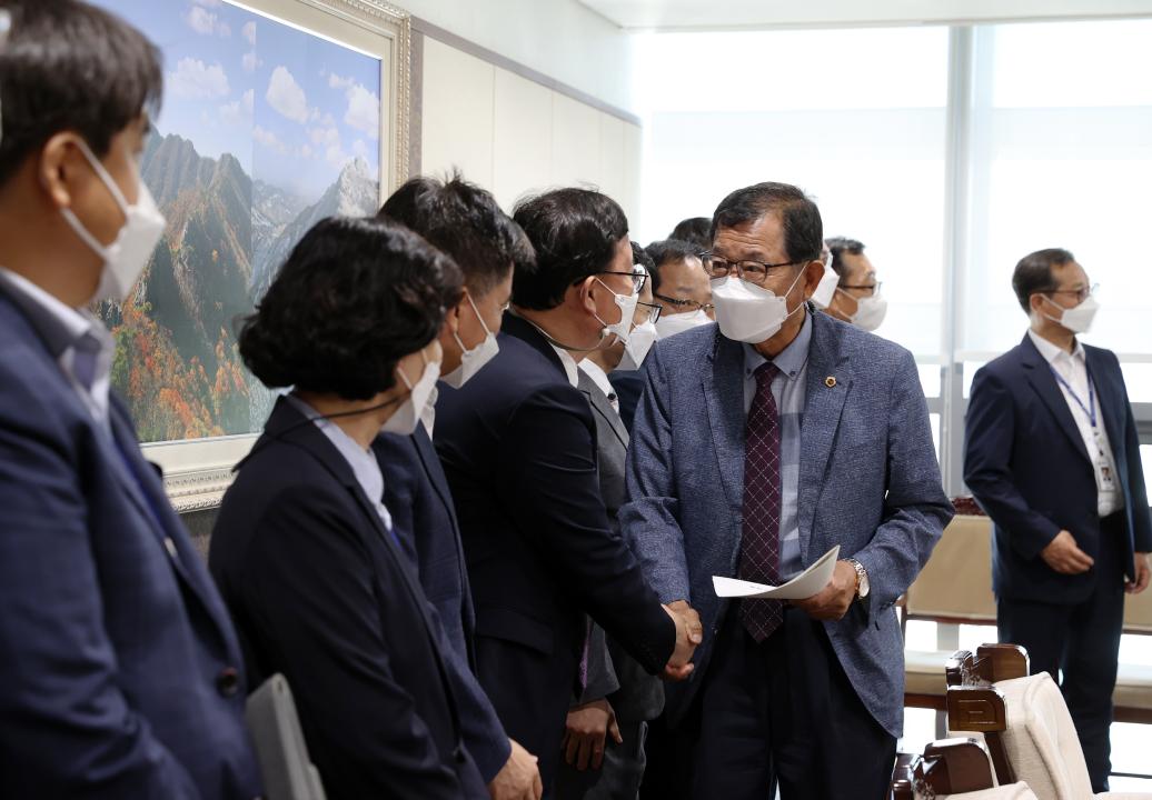 '도청, 교육청 간부 공무원 의장단 예방' 게시글의 사진(2) '220701_도청, 교육청 간부 공무원 의장실 방문02.jpg'