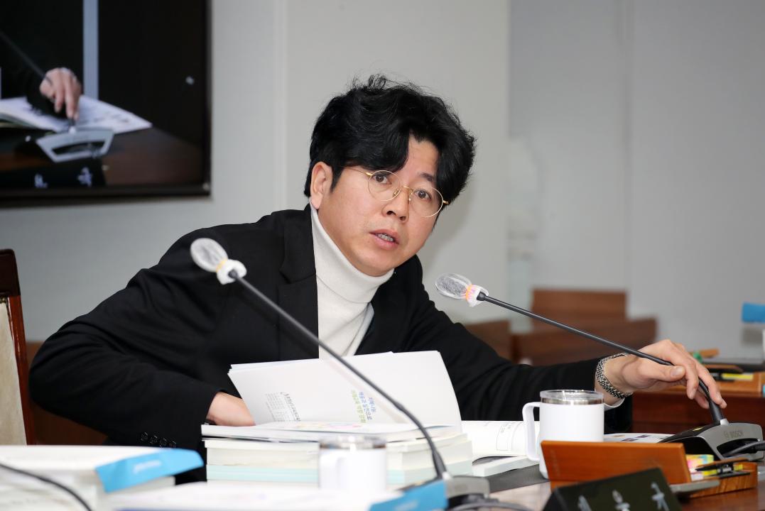 '제357회 임시회 제1차 교육위원회' 게시글의 사진(18) '250206_제357회 임시회 제1차 교육위원회_19.JPG'