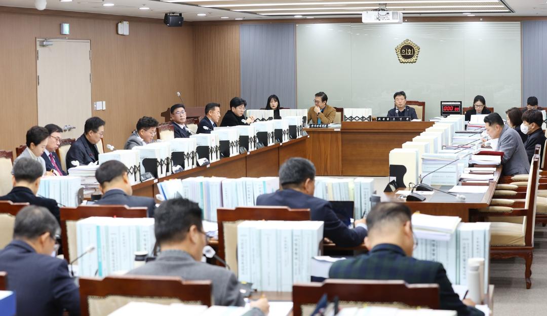 '충남도의회 예결특위, 내년 도교육청 예산 50억원 삭감' 게시글의 사진(2) '231214_제348회 정례회 제5차 예산결산특별위원회(충청남도교육비특별회계예산안 등) (2).JPG'