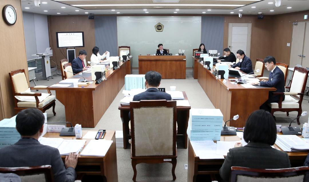 '보건복지환경위 “정밀 그물망 심사로 재정누수 철통방어”' 게시글의 사진(1) '241128_제356회 정례회 복지환경위원회 (1).jpg'
