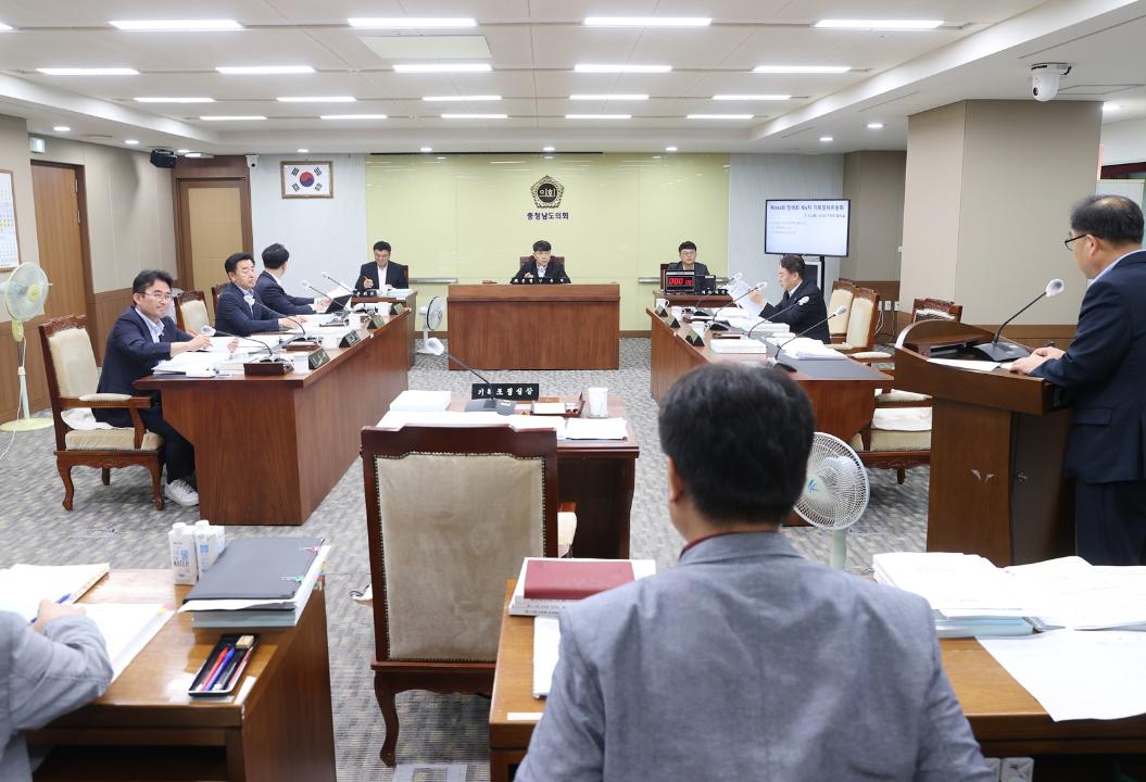 '기획경제위원회 “국비 사업 장기적 효과 고려해야” 지적' 게시글의 사진(2) '240723_제354회 임시회 제4차 기획경제위원회 (1).jpg'