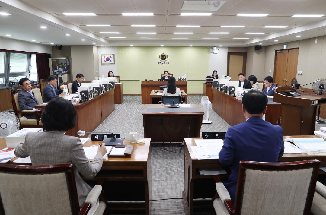'행정문화위원회, 예산계획·집행 단계별 세심한 노력 당부' 게시글의 사진(2) '240611_제352회 정례회 제1차 행정문화위원회 (2).JPG'