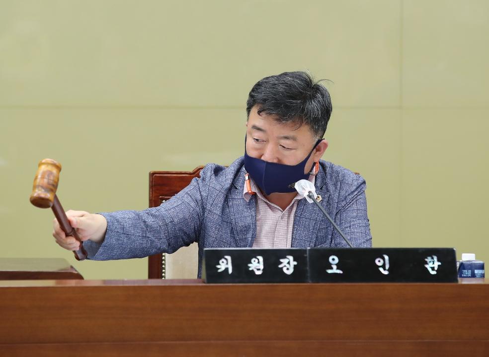 '충남도의회, 서산의료원장 후보자 인사청문회 개최' 게시글의 사진(5) '211015_충남의료원장 인사청문회-오인환 위원장4.jpg'