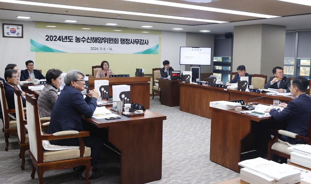 '농수해위, 지속가능한 농업 생산 기반 조성 주문' 게시글의 사진(2) '241112_제356회 정례회 농수산해양위원회 2024 행정사무감사 (농축산국).JPG'