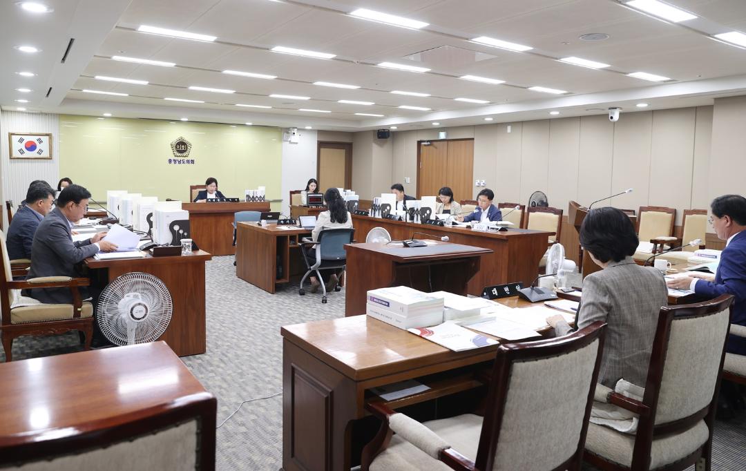 '행정문화위원회, 예산계획·집행 단계별 세심한 노력 당부' 게시글의 사진(1) '240611_제352회 정례회 제1차 행정문화위원회 (1).JPG'