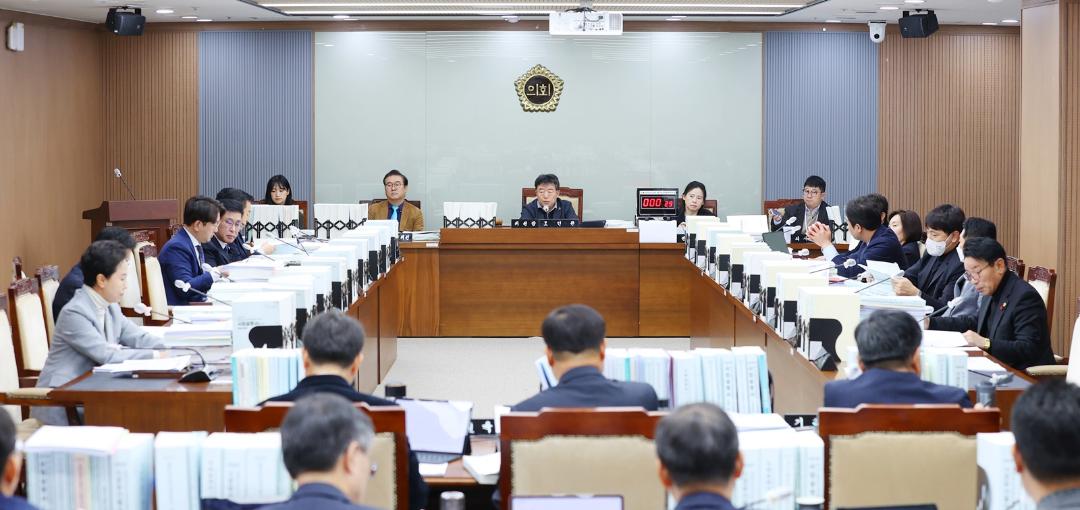 '충남도의회 예결특위, 내년 도교육청 예산 50억원 삭감' 게시글의 사진(3) '231214_제348회 정례회 제5차 예산결산특별위원회(충청남도교육비특별회계예산안 등) (3).JPG'