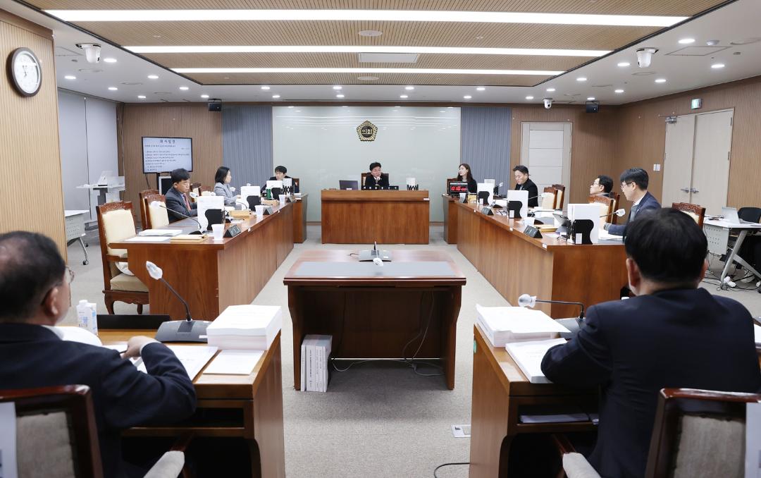 '보건복지환경위, 공공의료 및 복지정책 강화 주문' 게시글의 사진(1) '250205_제357회 임시회 제1차 보건복지환경위원회.JPG'