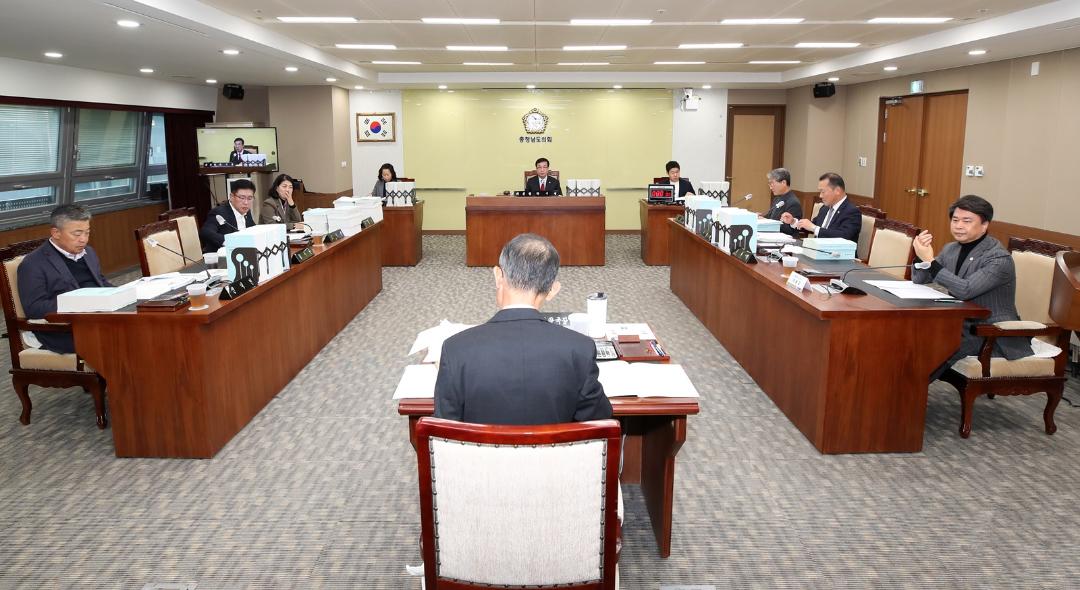 '행문위 ‘2025-2026 충남 방문의 해’ 철저한 준비 당부' 게시글의 사진(2) '241203_제356회 정례회 제3차 행정문화위원회.JPG'