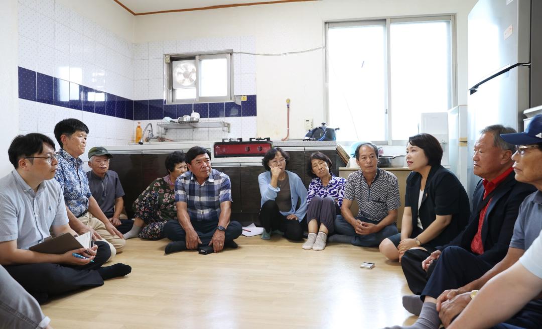 '충남도의회 “한센인 복지 개선, 즉각적·현실적 대책 필요”' 게시글의 사진(2) '230822_한센인 정착촌 복지실태와 개선방안 모색 연구모임 (논산 성광마을 주민간담회).jpg'