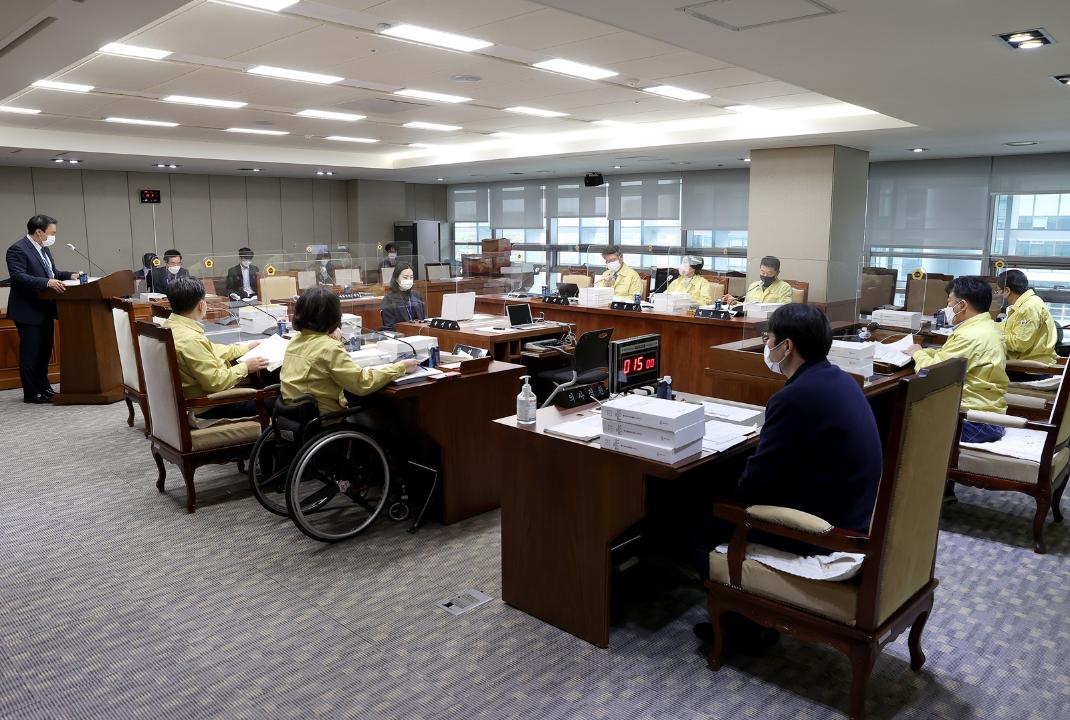 '충남도의회 복환위, 충남형 복지·학교밖 청소년 지원 집중 점검' 게시글의 사진(2) '211110_제333회 정례회-복환위(1).JPG'